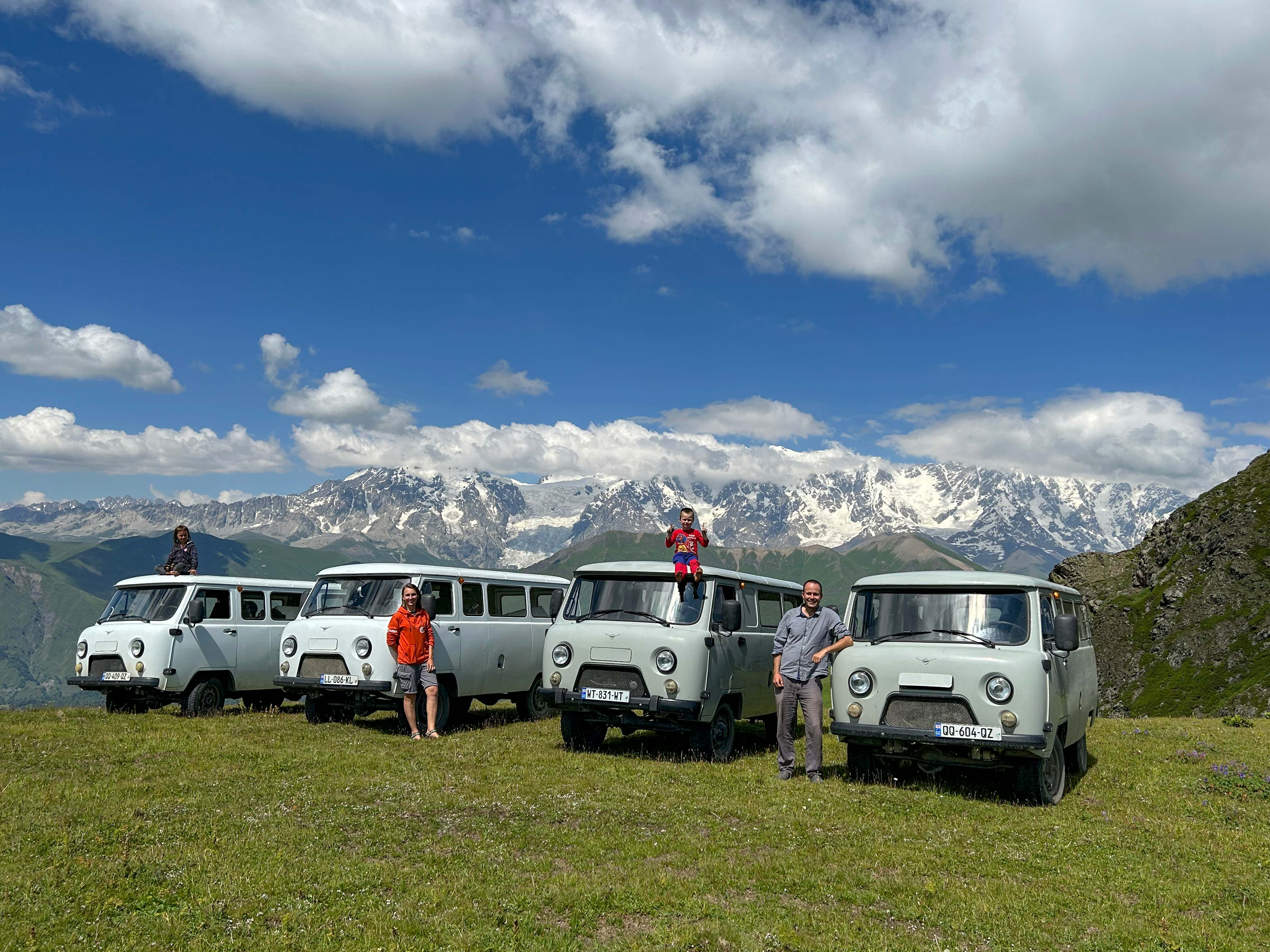 GEORGIEN - Individuelle 4x4 Selbstfahrerreise abseits der ausgetretenen Touristen-Pfade. Kaukasus hinterm Steuer eines UAZ Offroad Campers entdecken.