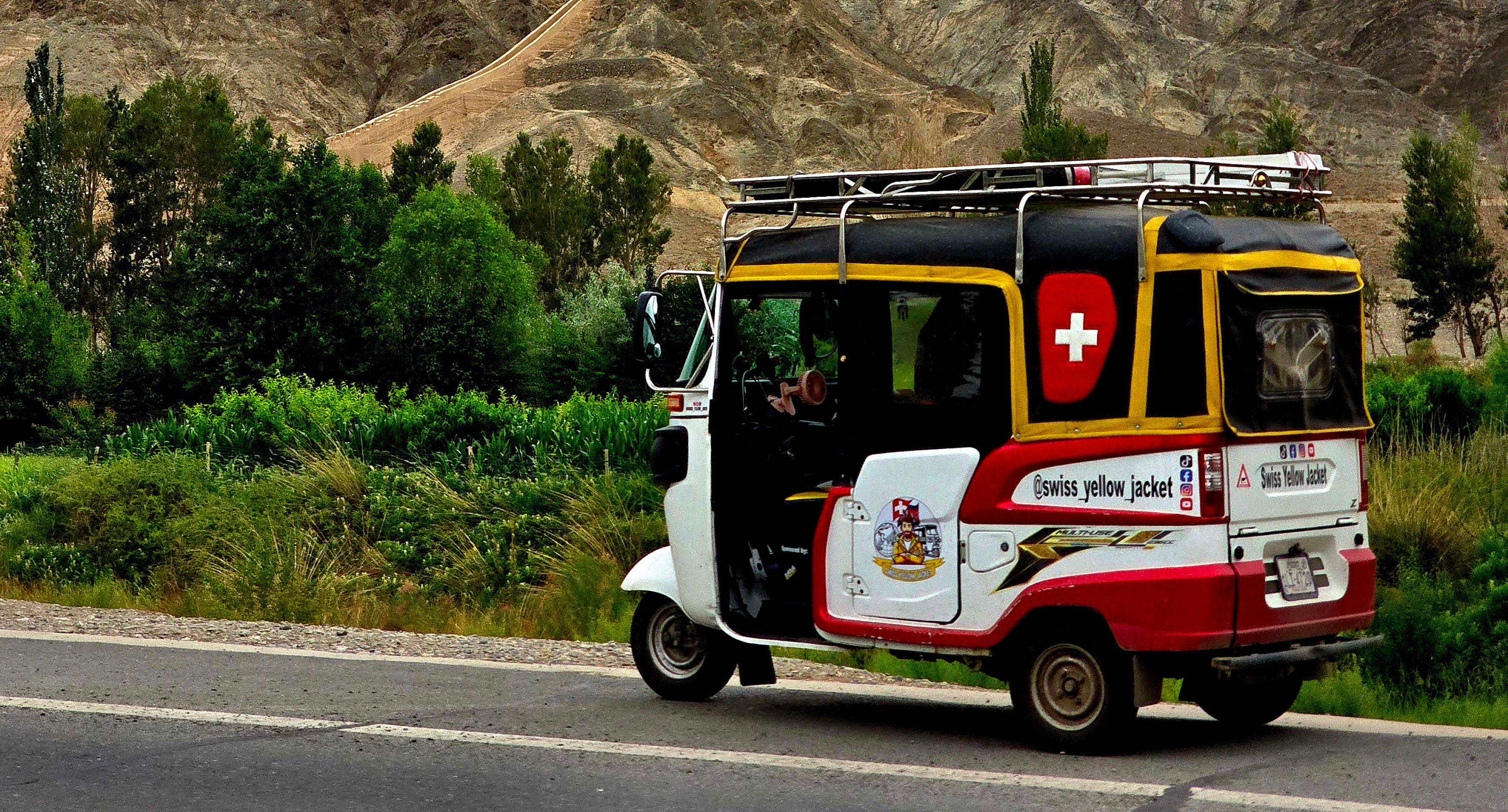 Mit dem Tuk-Tuk von Kambodscha in die Schweiz – 15 PS Weltreise