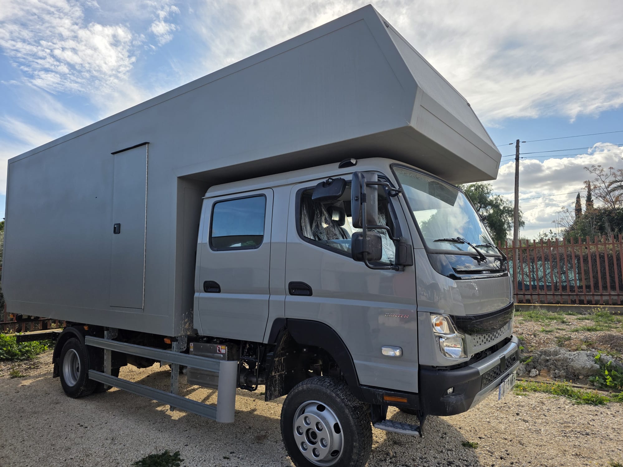 Fuso canter 4