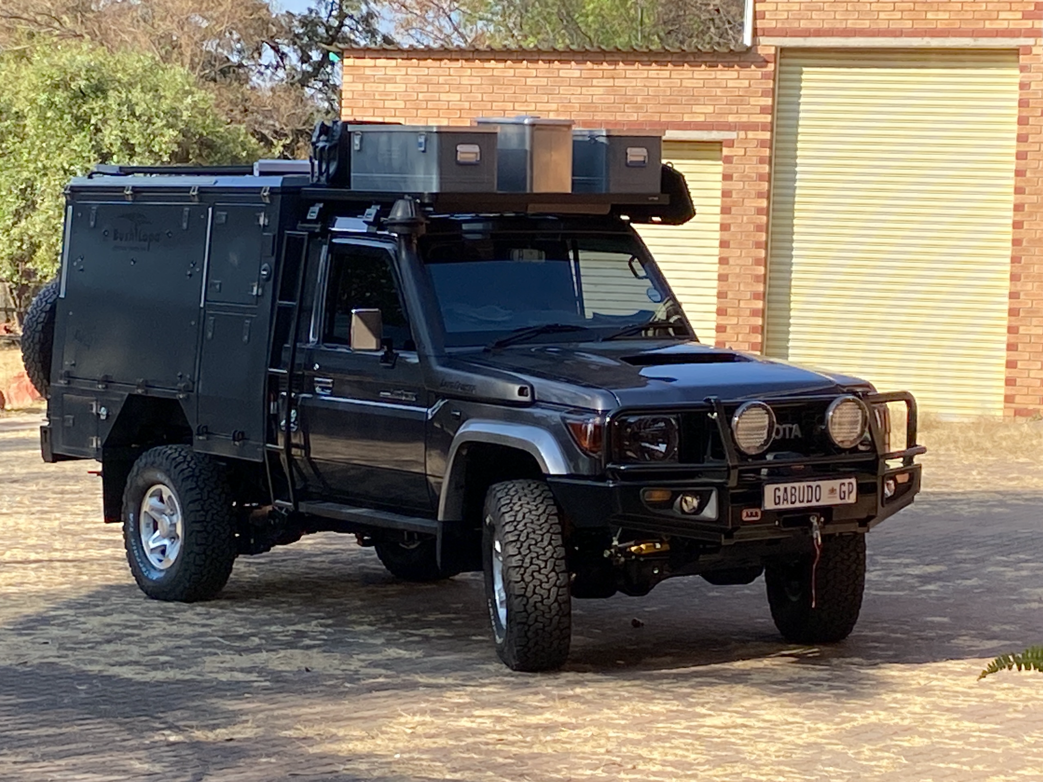 Toyota Land Cruiser 79SC 4,5 V8 Camper in Südafrika 