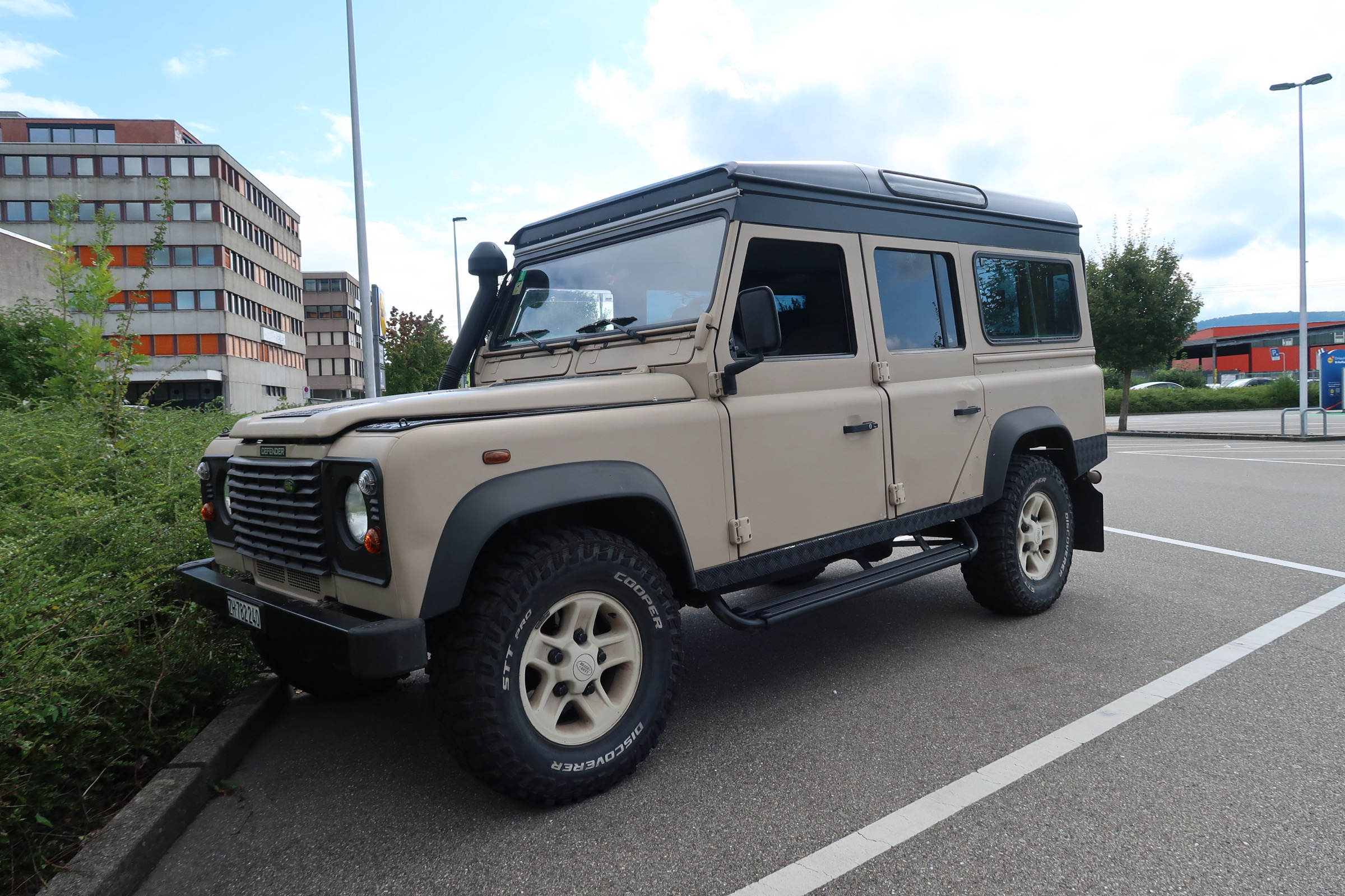 Land Rover Defender 110 SW, Land Rover Experience Libyan Sand Edition, Baujahr 2005