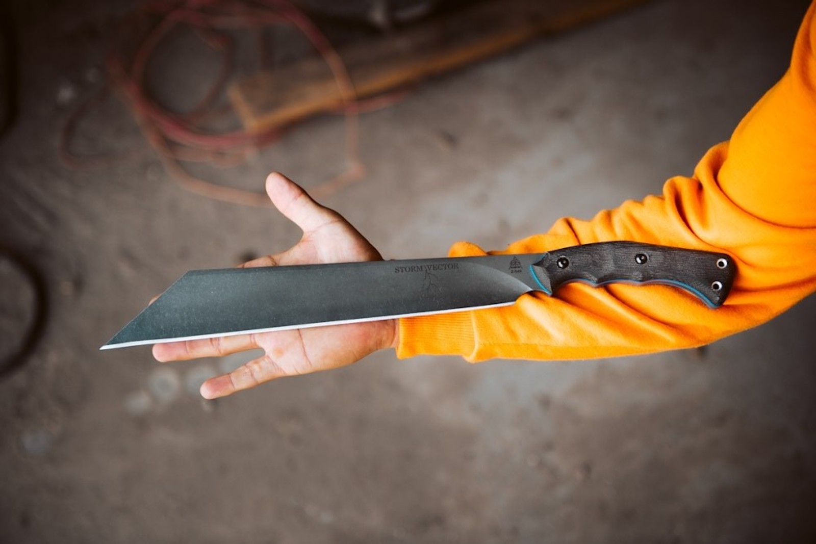 TOPS Storm Vektor - ein modernes Seax