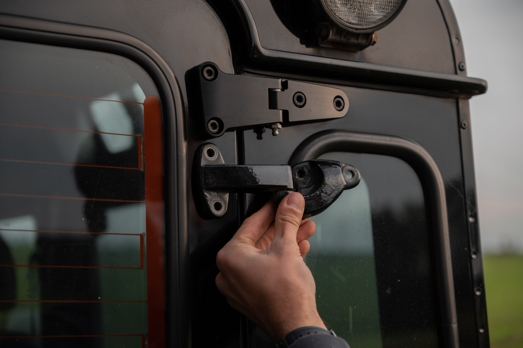 Offroad Monkeys sagen rostigen Fahrzeugteilen den Kampf an.