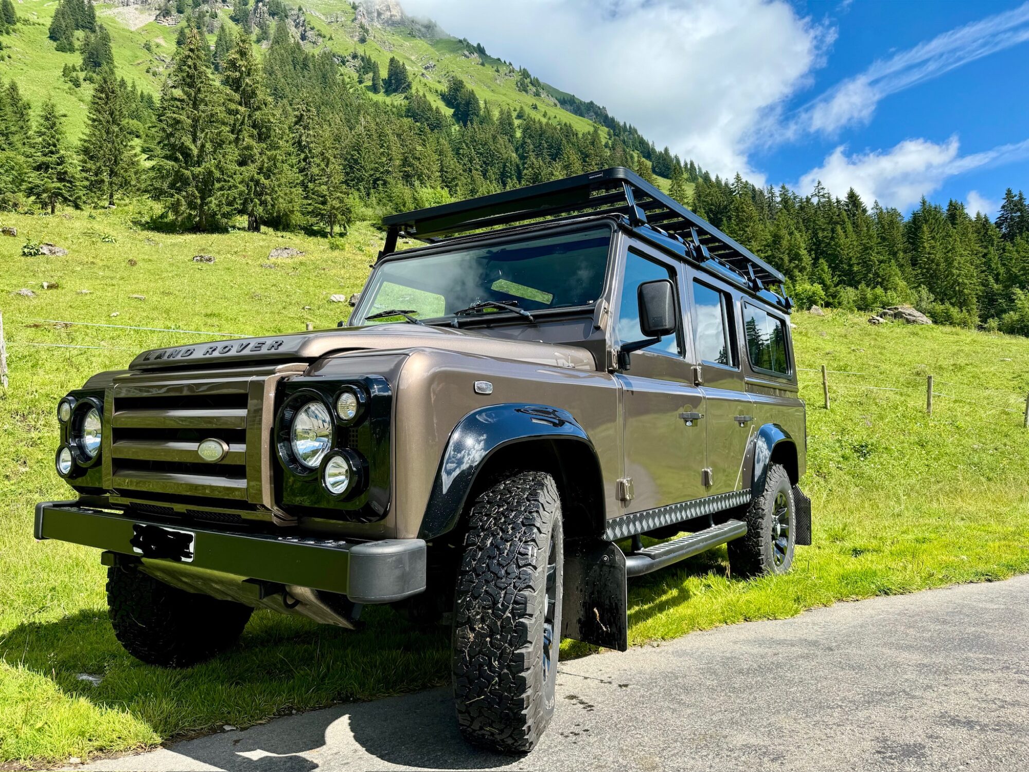 Land Rover Defender ROUGH - votre morceau d&#039;histoire automobile !