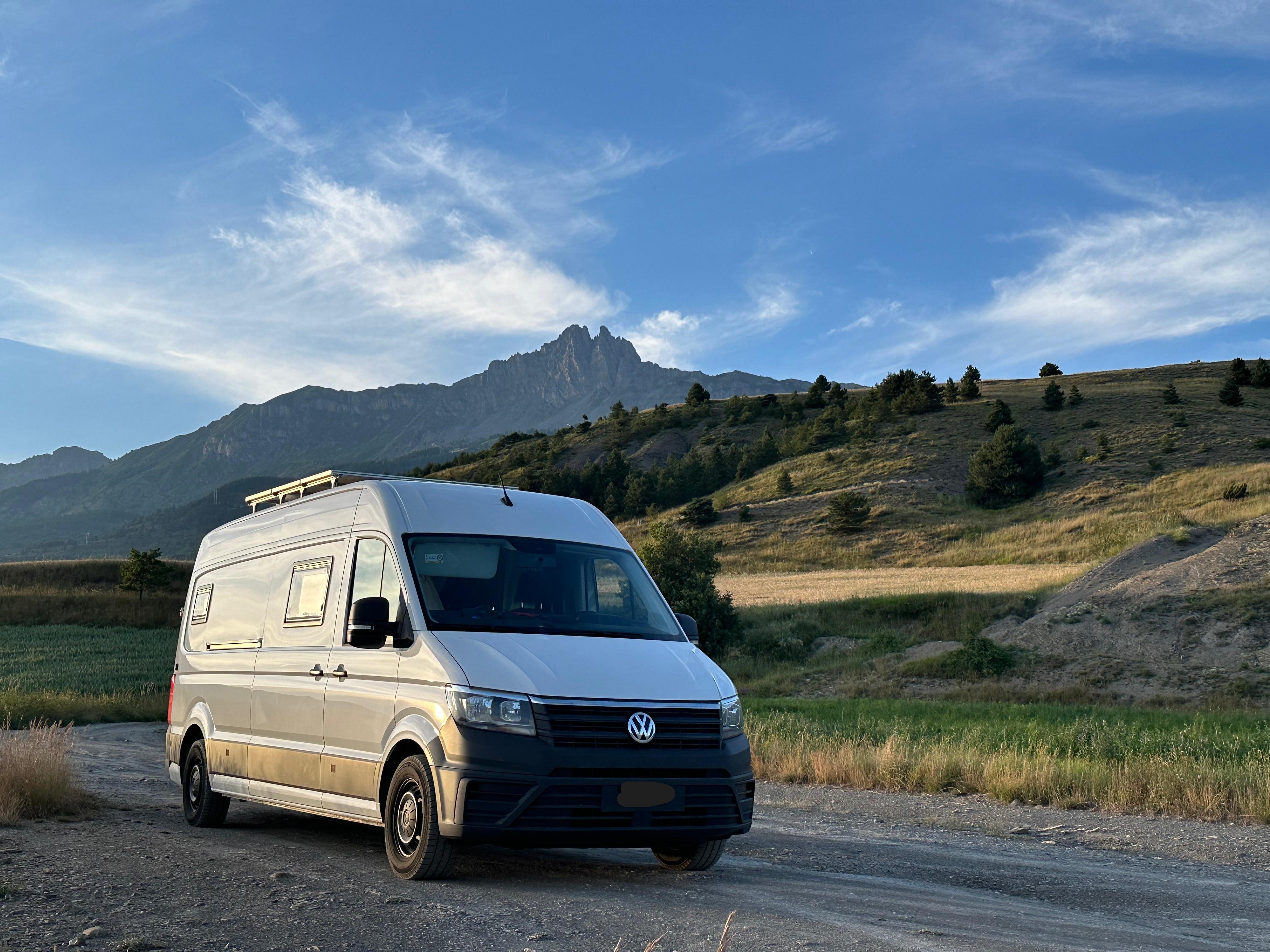 VW Crafter 4x4 Campervan – autark, luxuriös &amp; wintertauglich