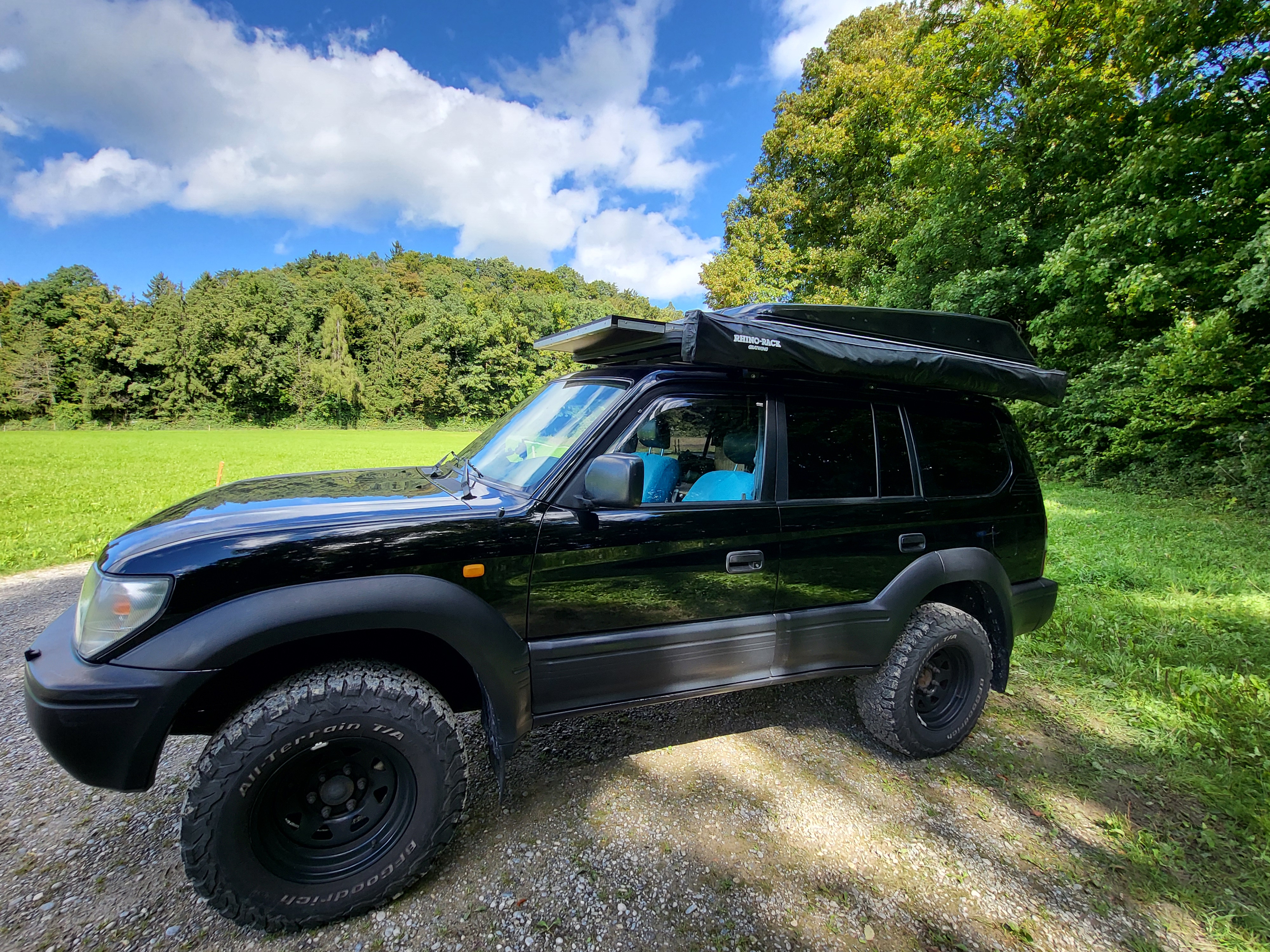 Zu verkaufen ist ein Toyota Land Cruiser KZJ 95