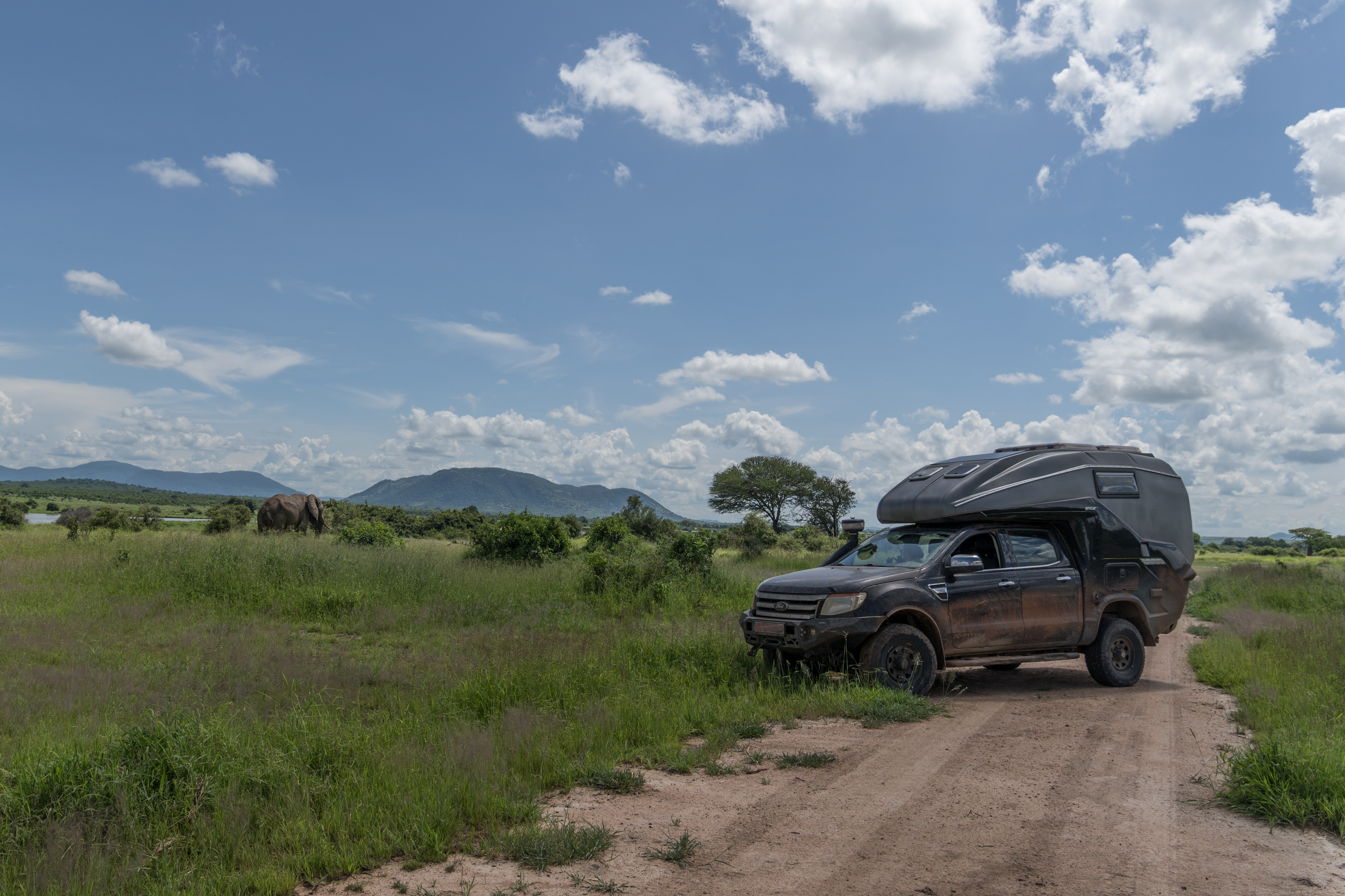Véhicule d&#039;expédition Camper Camping-car Geocar Ford Ranger 3.2. TDI