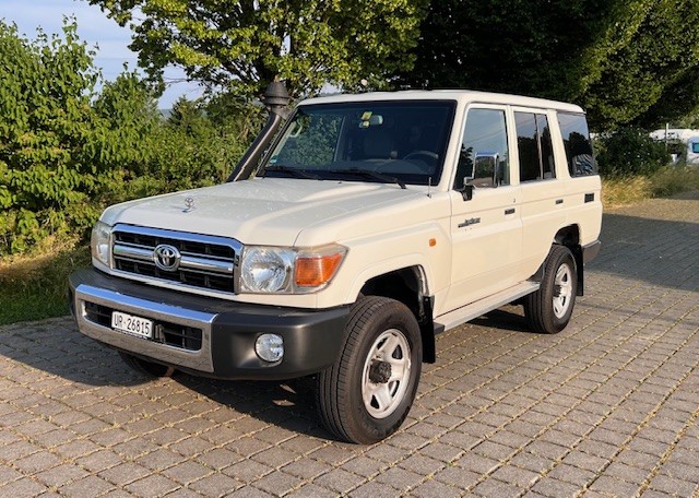 Land Cruiser HZJ 76
